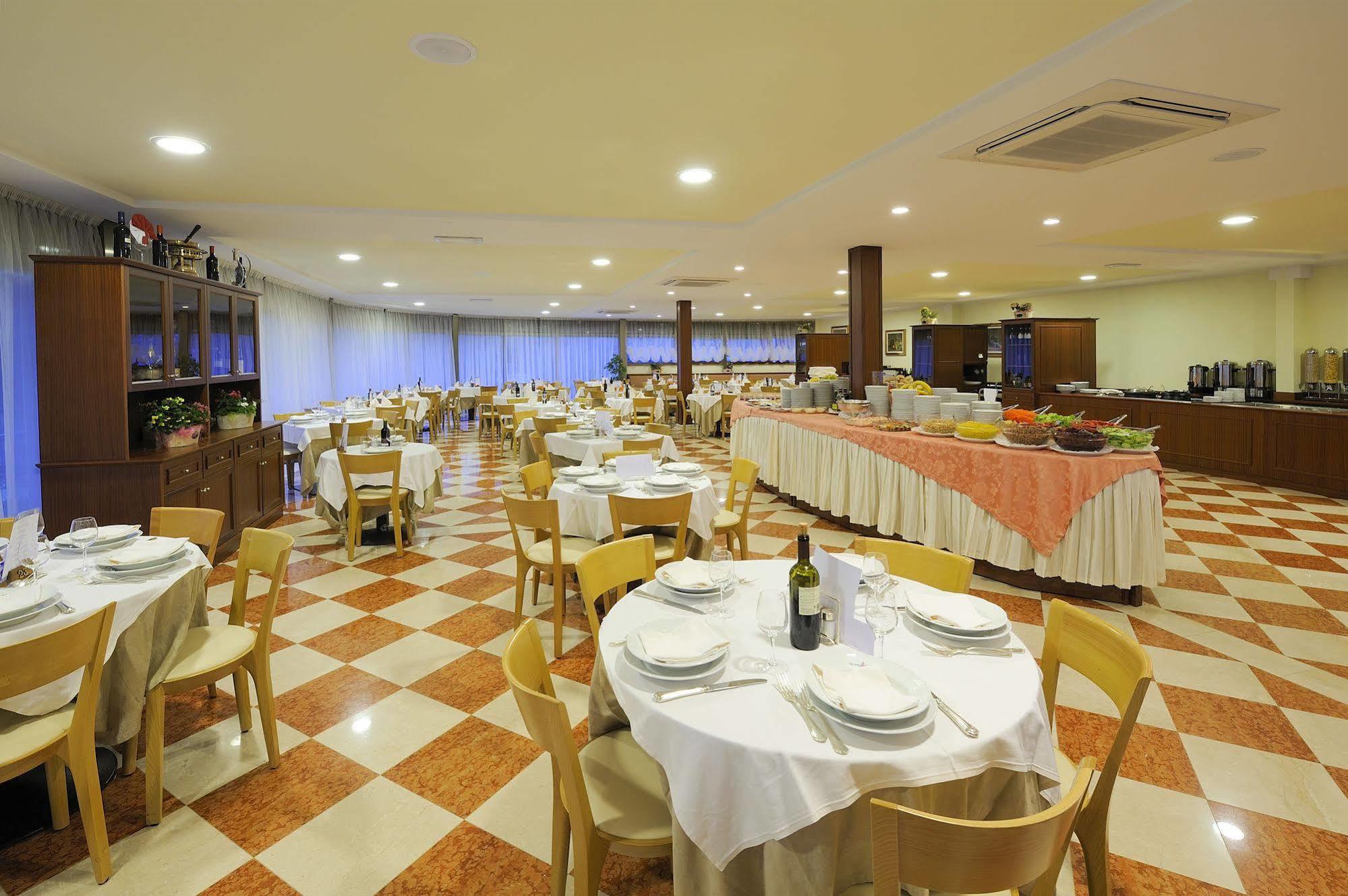 Club Hotel E Residence La Vela トルボレ エクステリア 写真